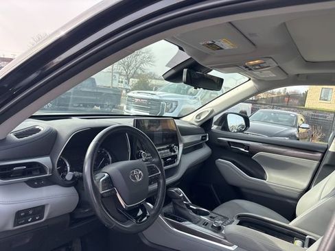 Used 2020 Toyota Highlander Platinum image 11