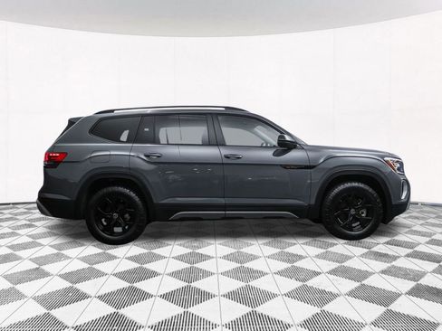 Used 2025 Volkswagen Atlas Peak Edition SE image 41