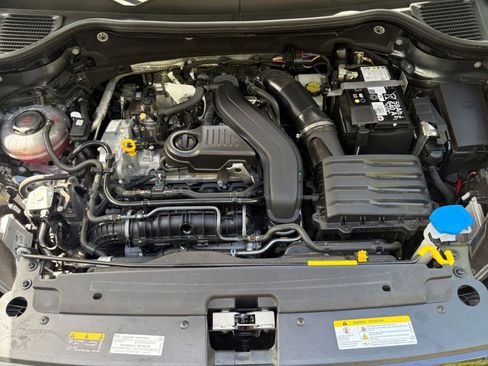 Used 2025 Volkswagen Taos SE FWD image 30