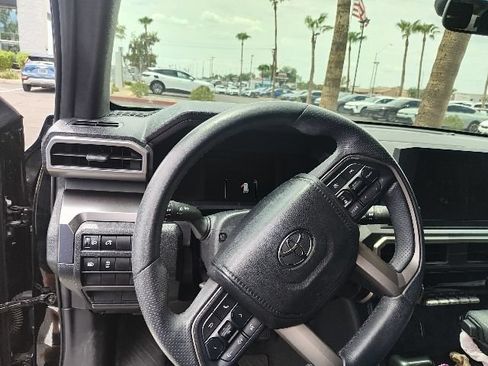 Used 2025 Toyota 4Runner SR5 AWD/4WD image 3