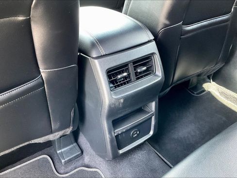 Used 2022 Ford Edge ST image 33