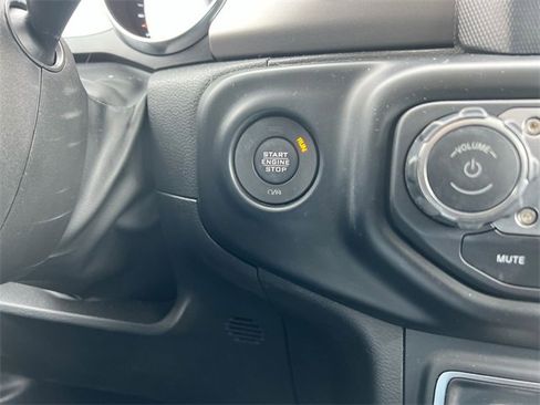 Used 2022 Jeep Gladiator Willys image 16