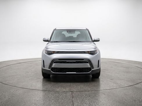 Used 2025 Kia Soul LX w/ LX Technology Package FWD image 2