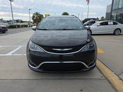 Used 2020 Chrysler Pacifica Limited image 9