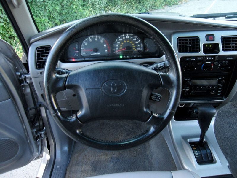 Used 2002 Toyota 4Runner SR5 RWD image 20