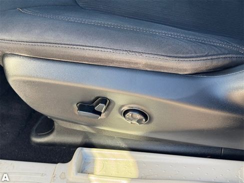 Used 2019 Chrysler Pacifica LX image 17