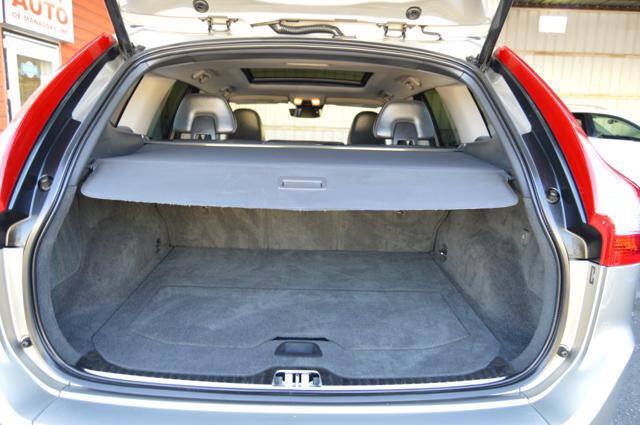 Used 2015 Volvo XC60 T5 Premier w/ Proximity Package FWD image 36