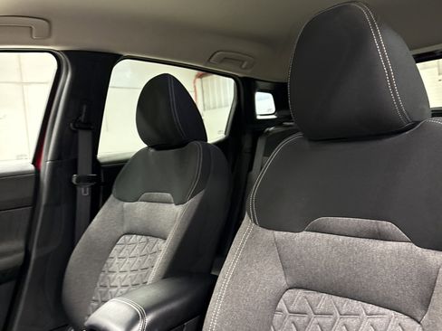 Used 2025 Nissan Kicks SV image 5