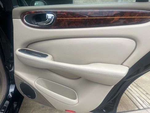 Used 2004 Jaguar XJ8 image 33