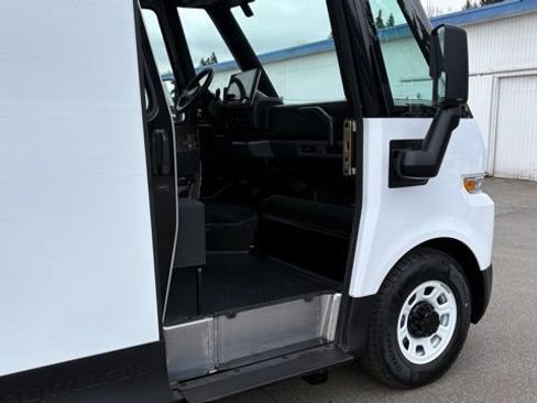 Used 2024 Chevrolet Brightdrop 400 w/ Commercial Equipment Package image 15