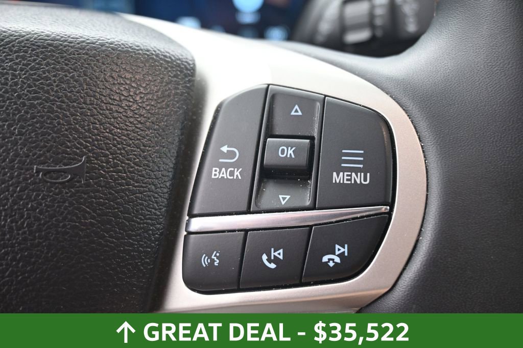 Used 2025 Ford Explorer Active AWD/4WD image 25