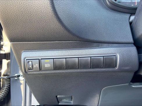 Used 2025 Toyota Corolla SE image 32