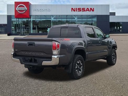 Used 2022 Toyota Tacoma TRD Off-Road AWD/4WD image 7