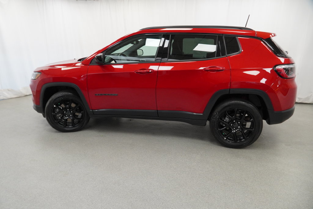Used 2026 Jeep Compass Latitude AWD/4WD image 6