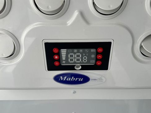 Used 2025 Mercedes-Benz Sprinter 2500 image 22