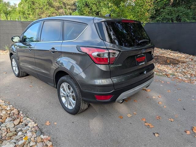 Used 2017 Ford Escape SE FWD image 3