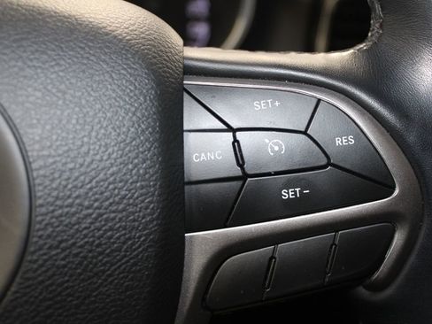 Used 2021 Jeep Grand Cherokee Limited w/ Trailer Tow Group IV image 38