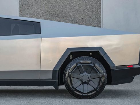 Used 2024 Tesla Cybertruck Cyberbeast AWD/4WD image 18