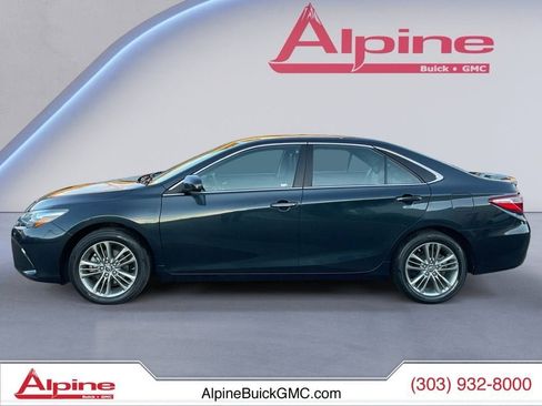 Used 2016 Toyota Camry SE image 2
