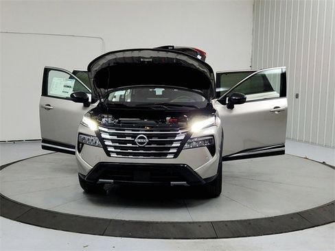 New 2026 Nissan Rogue Platinum image 10