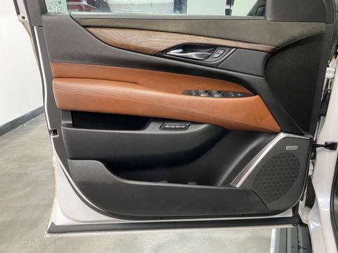 Used 2016 Cadillac Escalade Premium image 43