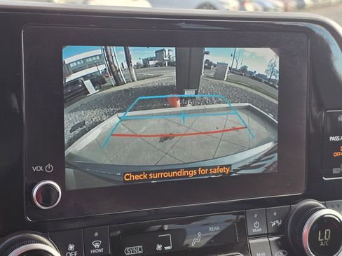 Used 2023 Toyota Highlander XLE image 23