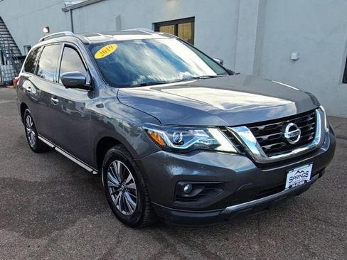 Used 2019 Nissan Pathfinder SL image 2