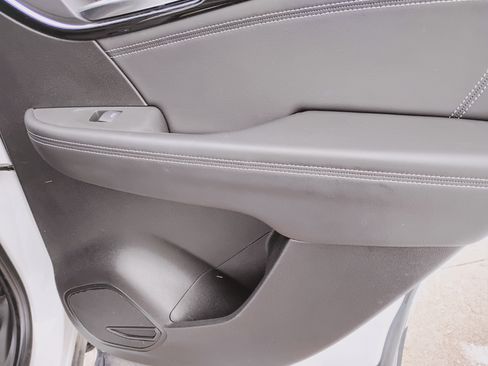 Used 2023 Buick Envision Essence image 21