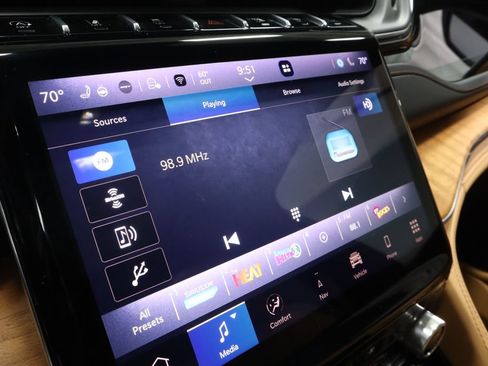 Used 2025 Jeep Grand Cherokee Summit AWD/4WD image 2