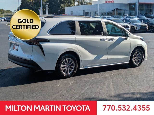Certified 2026 Toyota Sienna XLE FWD image 4
