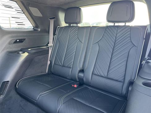 New 2026 Cadillac Vistiq Platinum image 31