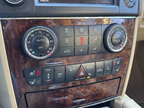 Used 2011 Mercedes-Benz GL 550 4MATIC image 6