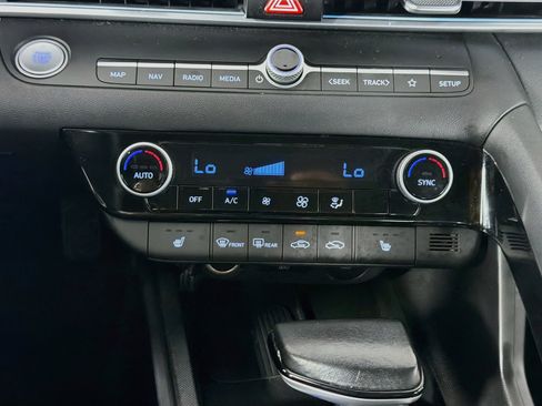 Used 2025 Hyundai Elantra SEL FWD image 24