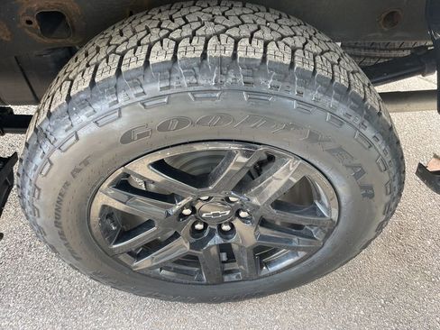 Used 2023 Chevrolet Silverado 1500 RST w/ Z71 Off-Road Package AWD/4WD image 11