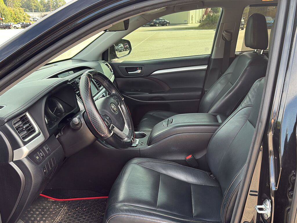 Used 2017 Toyota Highlander XLE FWD image 9