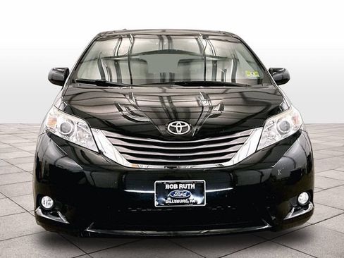 Used 2017 Toyota Sienna XLE Premium AWD/4WD image 3