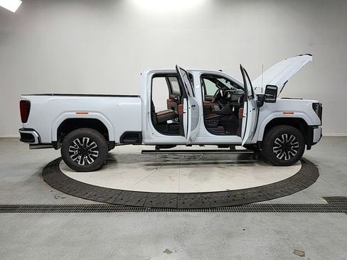 New 2026 GMC Sierra 2500 Denali Ultimate AWD/4WD image 16