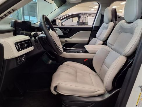 Certified 2026 Lincoln Aviator Reserve w/ Luxury Package RWD image 4