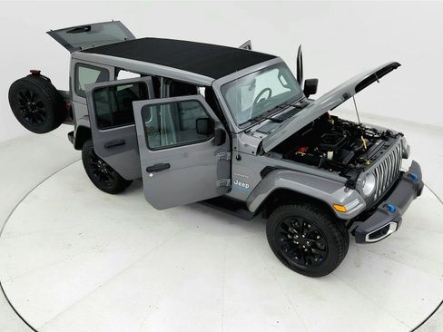 Used 2023 Jeep Wrangler Unlimited Sahara w/ Cold Weather Group AWD/4WD image 24