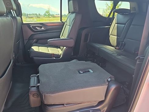 Used 2023 Chevrolet Suburban High Country w/ Premium Package 2 image 24