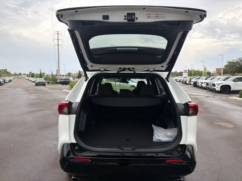 Used 2025 Toyota RAV4 SE AWD/4WD image 17