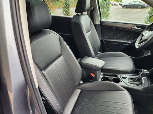 Certified 2024 Volkswagen Tiguan SE image 12
