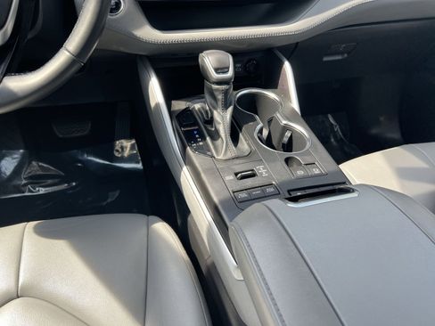 Used 2022 Toyota Highlander XLE image 30