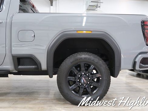 Used 2025 GMC Sierra 2500 AT4 w/ AT4 Premium Plus Package AWD/4WD image 17