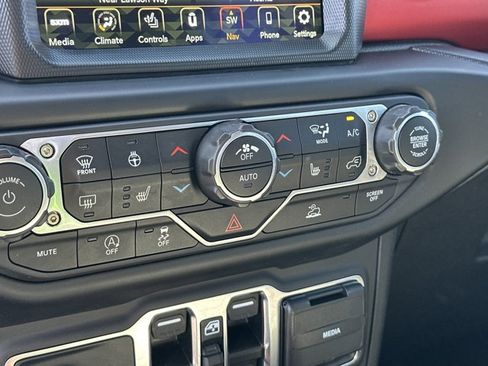 Used 2023 Jeep Gladiator Rubicon w/ Cold Weather Group image 39