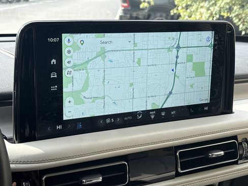 Used 2025 Lincoln Aviator Reserve AWD/4WD image 24