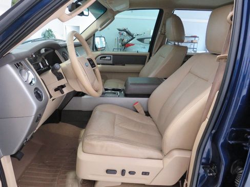 Used 2012 Ford Expedition XLT image 18