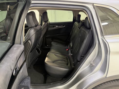 Used 2021 Lincoln Nautilus FWD image 11