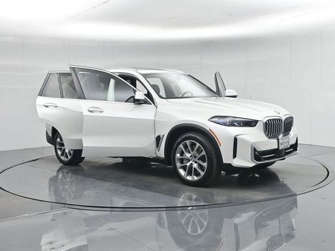 Used 2025 BMW X5 xDrive50e image 35