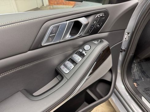 Used 2026 BMW X7 xDrive40i image 11